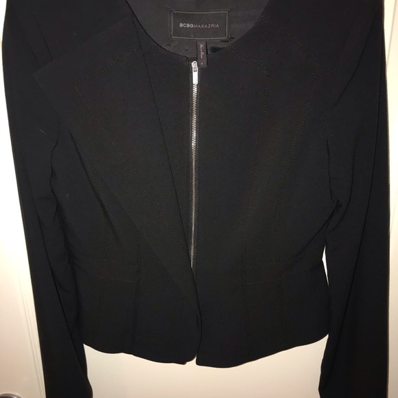 BCBG blazers. BLACK IS SMALL, WHITE IS SIZE XS! - Picture 5 of 6